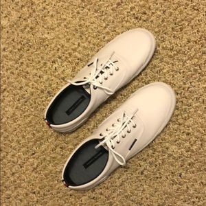 All-white Tommy Hilfiger men’s shoe.